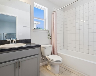 1111 Lone Palm Way - Photo Thumbnail 28