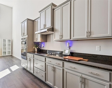 1111 Lone Palm Way - Photo Thumbnail 30