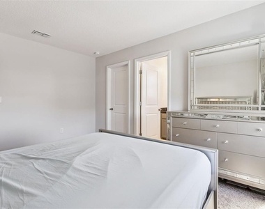 1111 Lone Palm Way - Photo Thumbnail 24