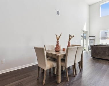 1111 Lone Palm Way - Photo Thumbnail 9