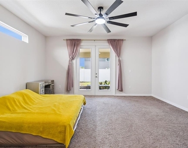 1111 Lone Palm Way - Photo Thumbnail 18