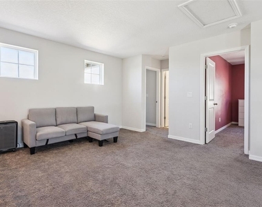 1111 Lone Palm Way - Photo Thumbnail 16