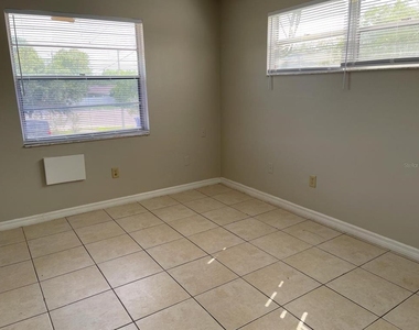 722 W Columbia Avenue - Photo Thumbnail 3
