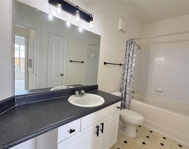 8801 Villa View Circle - Photo Thumbnail 8
