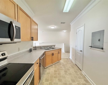 8801 Villa View Circle - Photo Thumbnail 12