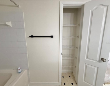 8801 Villa View Circle - Photo Thumbnail 26