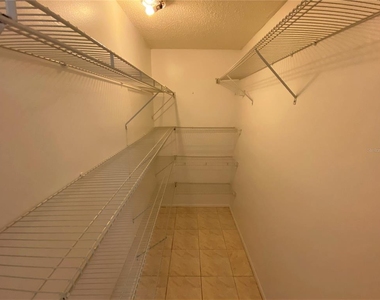 2713 Oak Park Way - Photo Thumbnail 10
