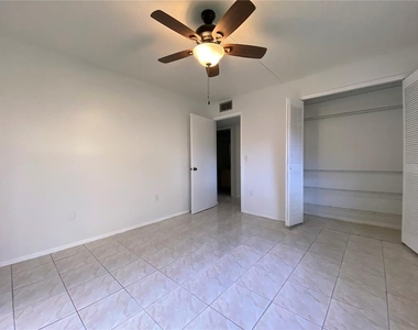 2713 Oak Park Way - Photo Thumbnail 12