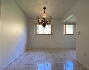 2713 Oak Park Way - Photo Thumbnail 4