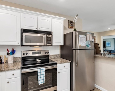 159 Laurie Drive - Photo Thumbnail 14