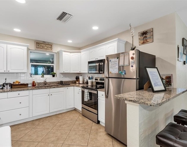159 Laurie Drive - Photo Thumbnail 5