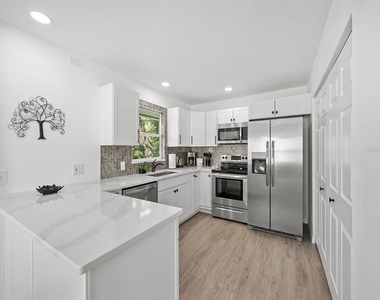 23019 Seneca Avenue - Photo Thumbnail 8