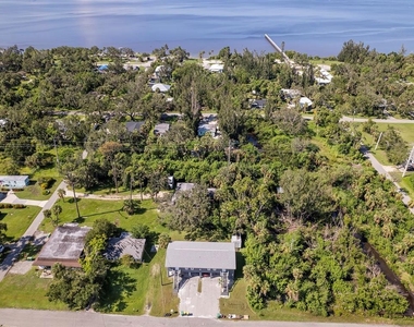 23019 Seneca Avenue - Photo Thumbnail 2