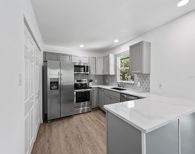 23019 Seneca Avenue - Photo Thumbnail 10