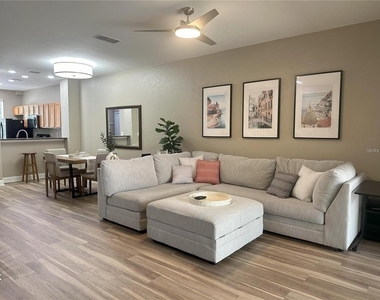 887 Nw 21st Avenue - Photo Thumbnail 3