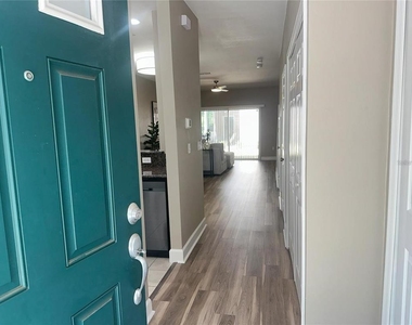 887 Nw 21st Avenue - Photo Thumbnail 1