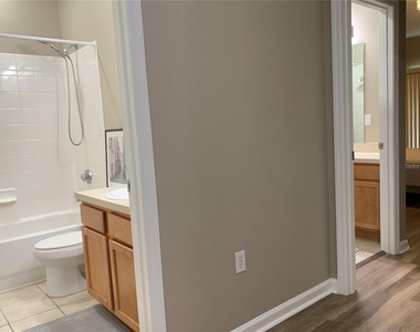 887 Nw 21st Avenue - Photo Thumbnail 17