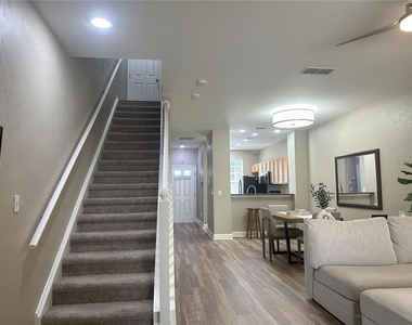 887 Nw 21st Avenue - Photo Thumbnail 16