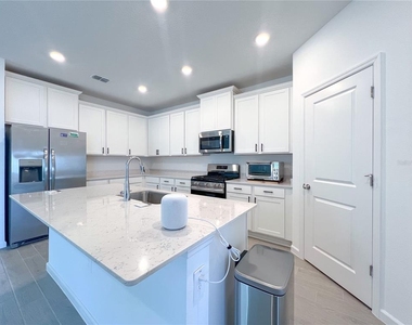 12453 Nw 137th Terrace - Photo Thumbnail 4