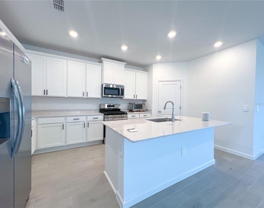 12453 Nw 137th Terrace - Photo Thumbnail 3