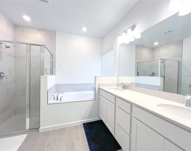 12453 Nw 137th Terrace - Photo Thumbnail 9