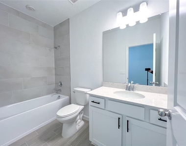 12453 Nw 137th Terrace - Photo Thumbnail 12