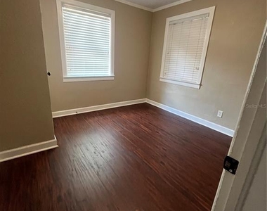 949 N Grandview Street - Photo Thumbnail 11