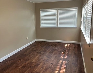 949 N Grandview Street - Photo Thumbnail 8