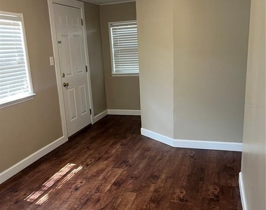 949 N Grandview Street - Photo Thumbnail 7
