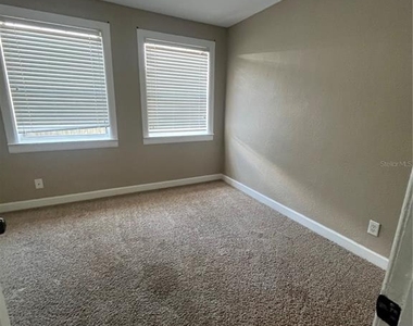 949 N Grandview Street - Photo Thumbnail 10