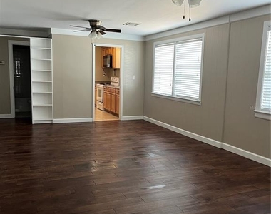 949 N Grandview Street - Photo Thumbnail 2