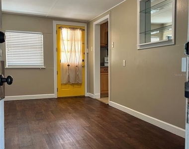 949 N Grandview Street - Photo Thumbnail 5