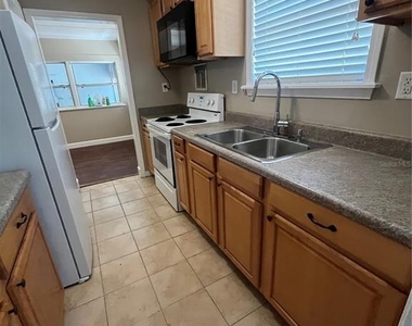 949 N Grandview Street - Photo Thumbnail 3