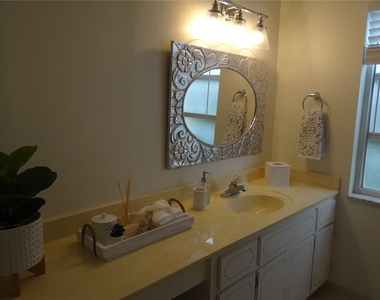 2473 Rosa Lane - Photo Thumbnail 12