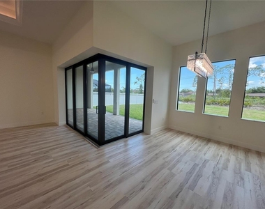 443 Boundary Boulevard - Photo Thumbnail 12