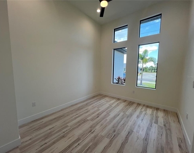 443 Boundary Boulevard - Photo Thumbnail 15