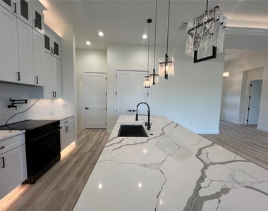 443 Boundary Boulevard - Photo Thumbnail 10