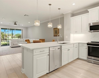 8142 Miramar Way - Photo Thumbnail 12