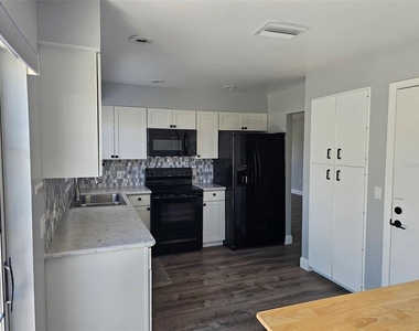 3625 57th Avenue Drive W - Photo Thumbnail 8