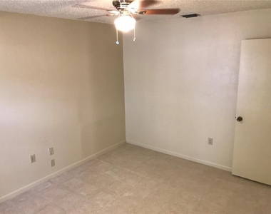 2806 46th Avenue Drive W - Photo Thumbnail 10