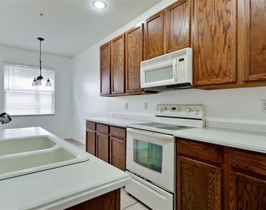 3497 Parkridge Circle - Photo Thumbnail 3
