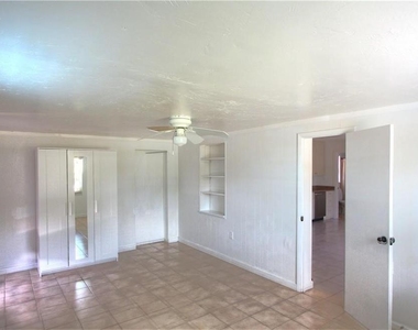 613 Shore Road - Photo Thumbnail 3