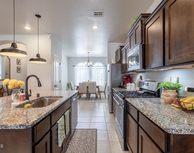 1056 Summer Breeze Place - Photo Thumbnail 7