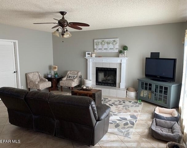 7401 Plaza Taurina Drive - Photo Thumbnail 6
