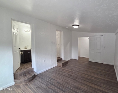 363 Ontiveros Street - Photo Thumbnail 11