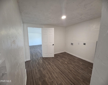 363 Ontiveros Street - Photo Thumbnail 14
