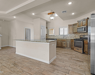 618 Rafael Marmolejo Street - Photo Thumbnail 8