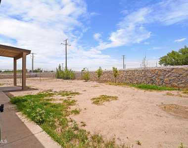 618 Rafael Marmolejo Street - Photo Thumbnail 32