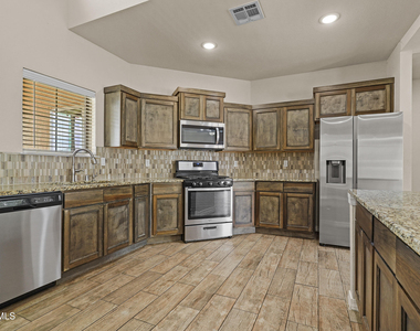 618 Rafael Marmolejo Street - Photo Thumbnail 9
