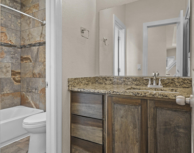 618 Rafael Marmolejo Street - Photo Thumbnail 13